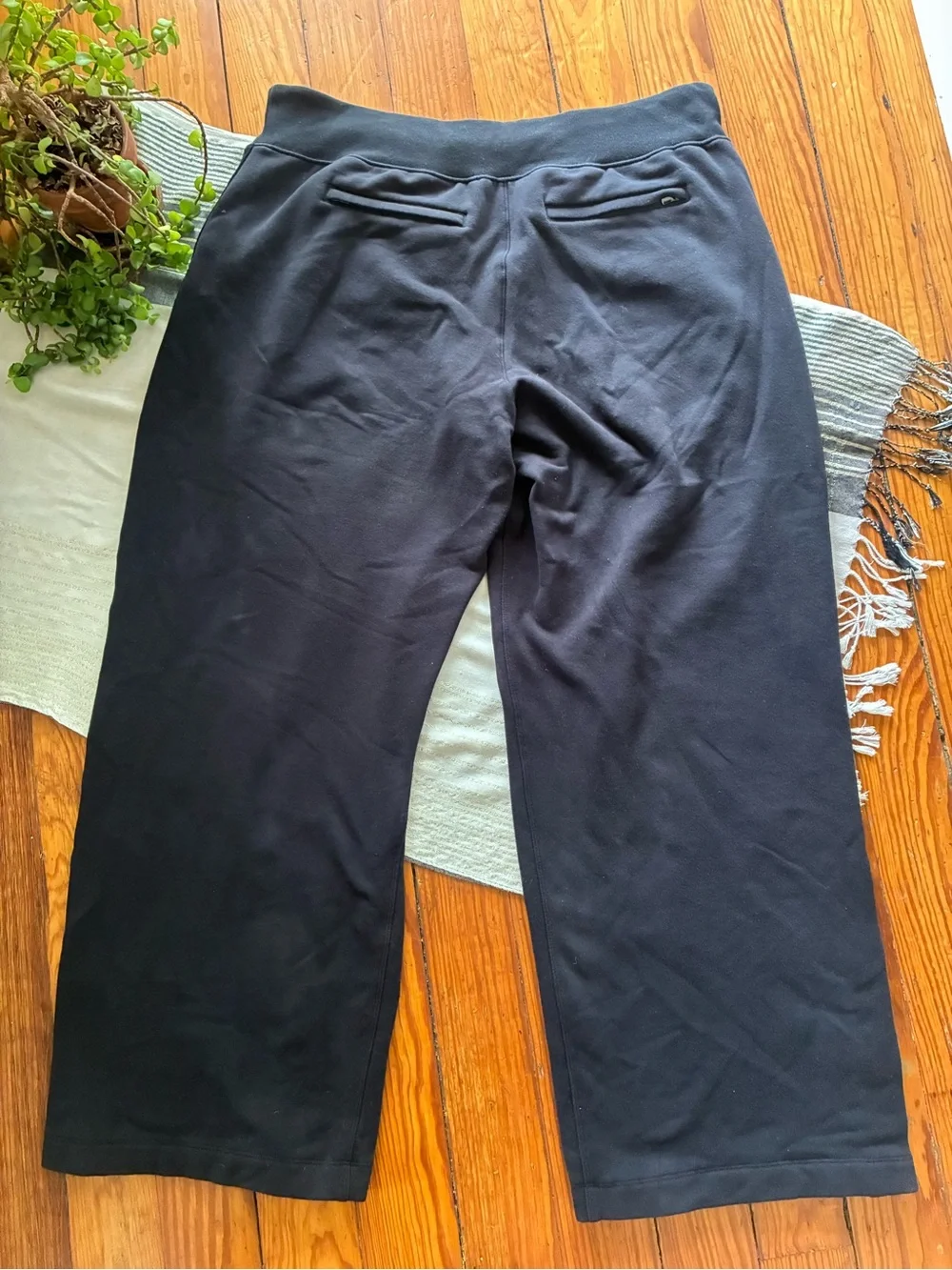 Athleta Retroplush Velvet Snap Ankle Lounge Pants - Picture 6 of 9